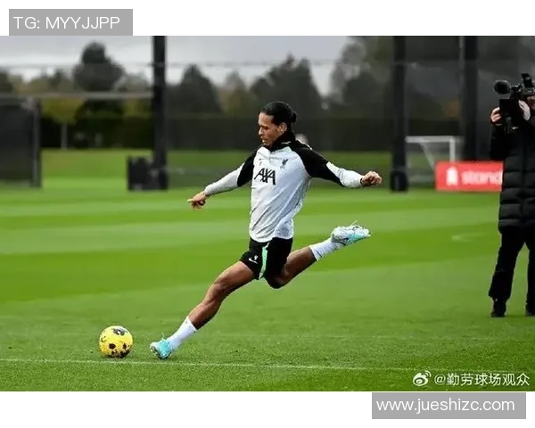 足球明星代言产品精彩视频与图片合集尽享球场魅力与时尚风潮